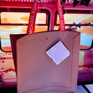 Michael Kors purse. One size never used!